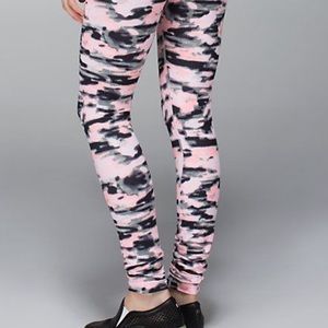 Lululemon Rare Wamo Camo Barely Pink Wunder Under Activewear Bottoms